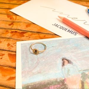 minimalistic pineapple engrave gold ring